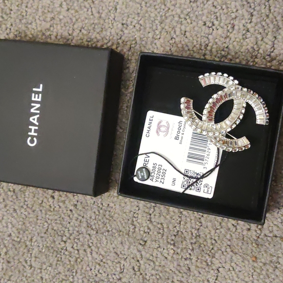 Chanel brooch - Picture 1 of 2